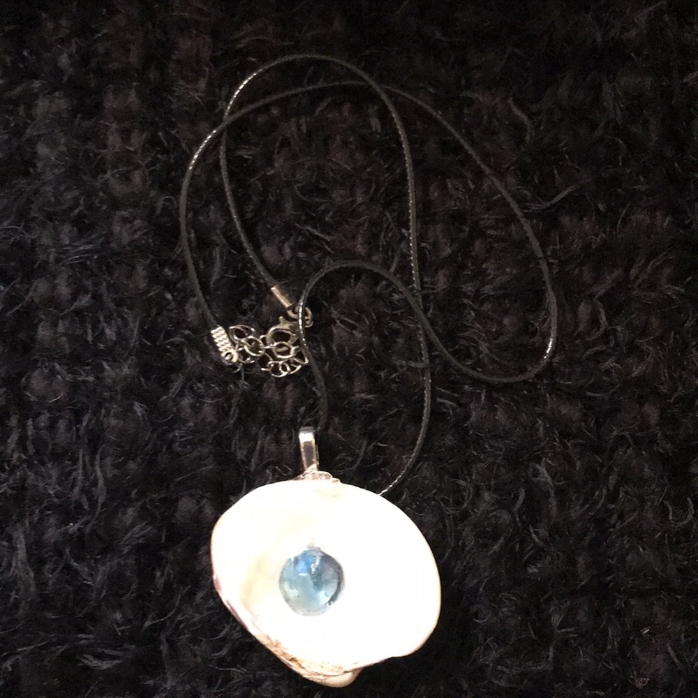 SeaShell Necklace Hand Created - Picture 7 of 17